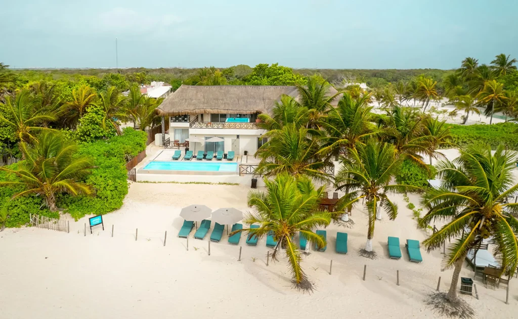 Hacienda Paraiso the beachfront and loungers from the air — Tulum, Mexico