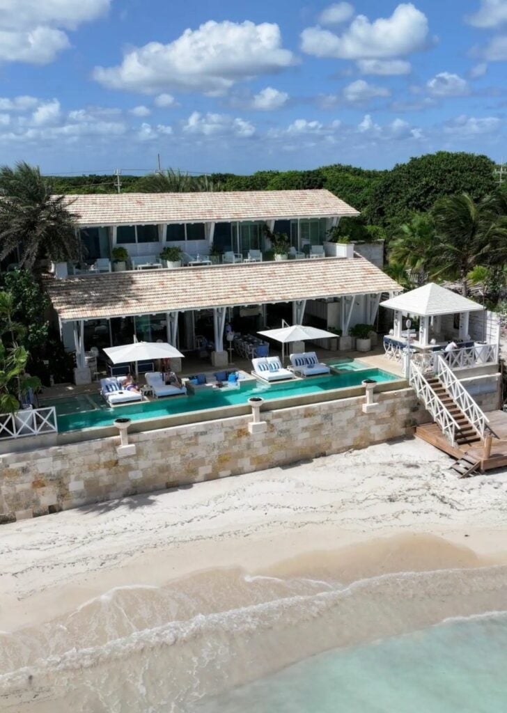 Villa Sha in Cancun: the two storeys, pool and umbrellas above the beach from the air