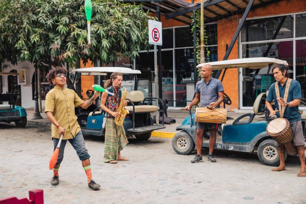 sayulita street performers