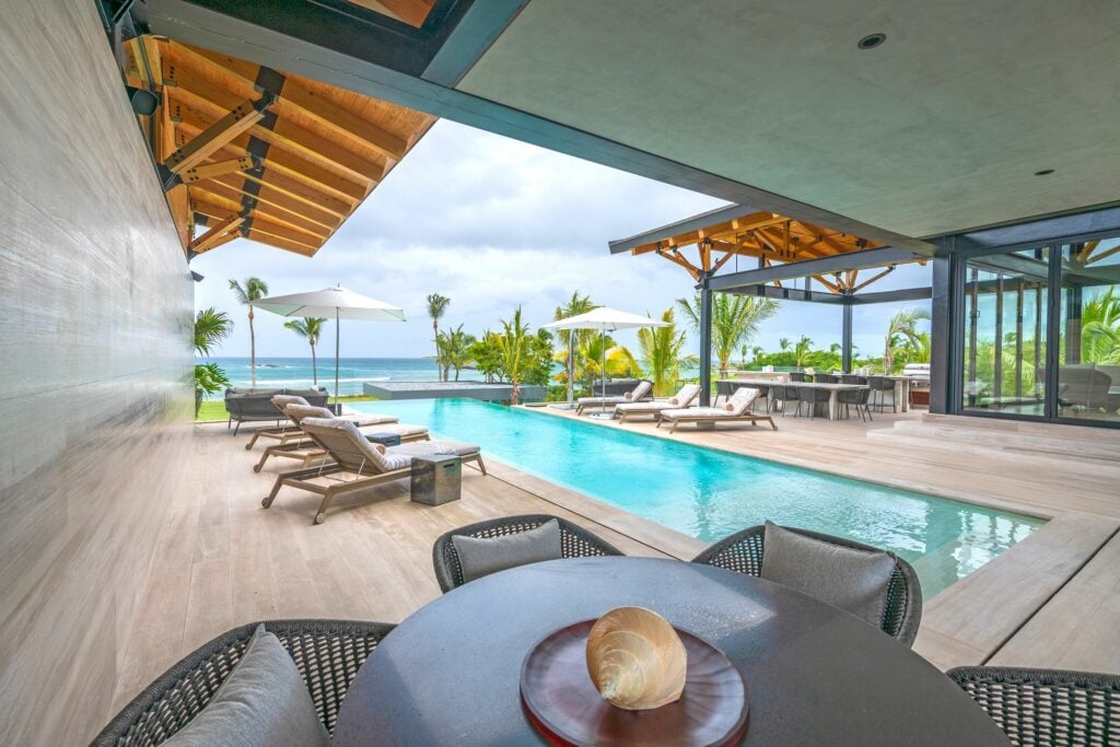 Casa Vaiven round patio table overlooking the pool and ocean — Punta Mita Nayarit, Mexico