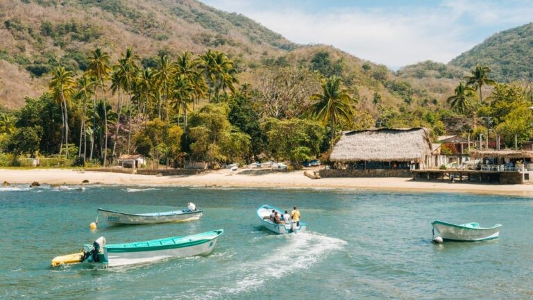 Panga fishing boat departing Boca de Tomatlan for Quimixto village across Banderas Bay