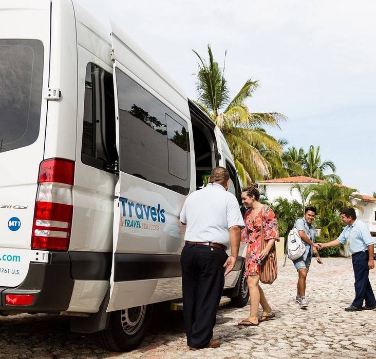 Complimentary one-time airport transfer for guests who book a Puerto Vallarta holiday villa directly with Villa Experience