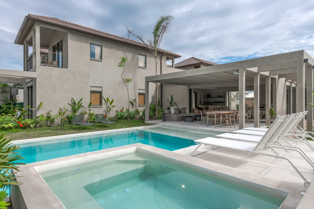 Villa Fontana swimming pool and plunge pool with the villa behind — Selva Residences, Punta Mita
