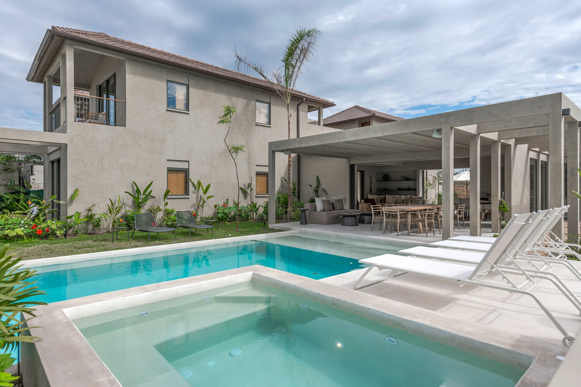 Villa Fontana swimming pool and plunge pool with the villa behind — Selva Residences, Punta Mita