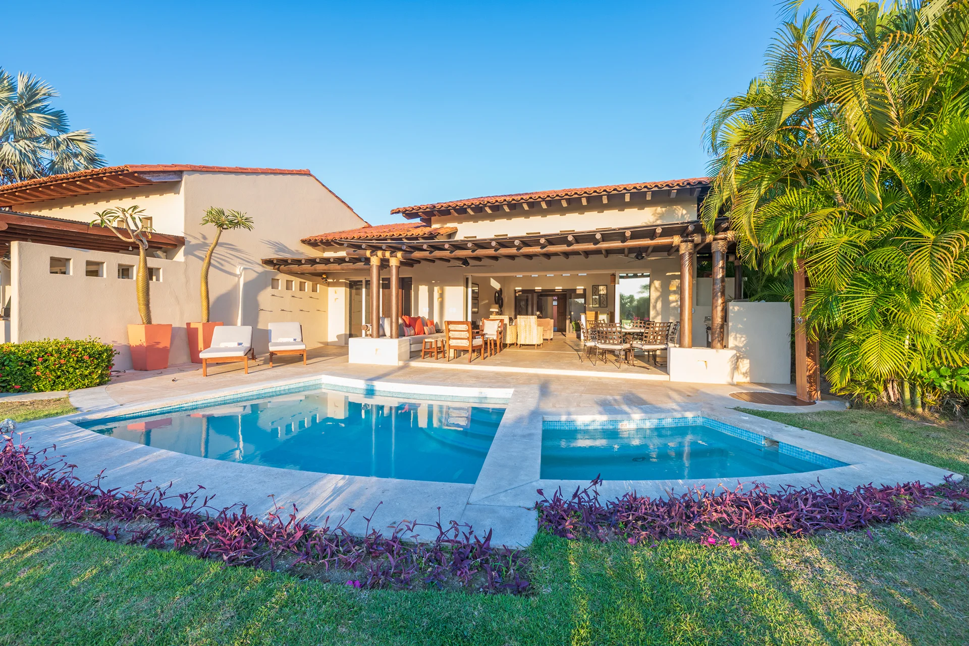 Villa Palmar pool and the house seen from the lawn — Las Palmas, Punta Mita