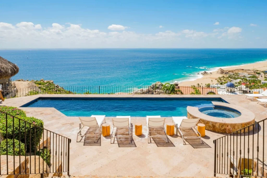 Pacifico del Mar infinity pool and hot tub with loungers overlooking the Pacific coastline, Los Cabos villa rental